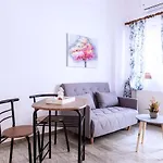 Minimal Apt Near City Center