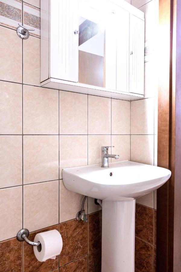 Minimal Apt Near City Center Apartment *
